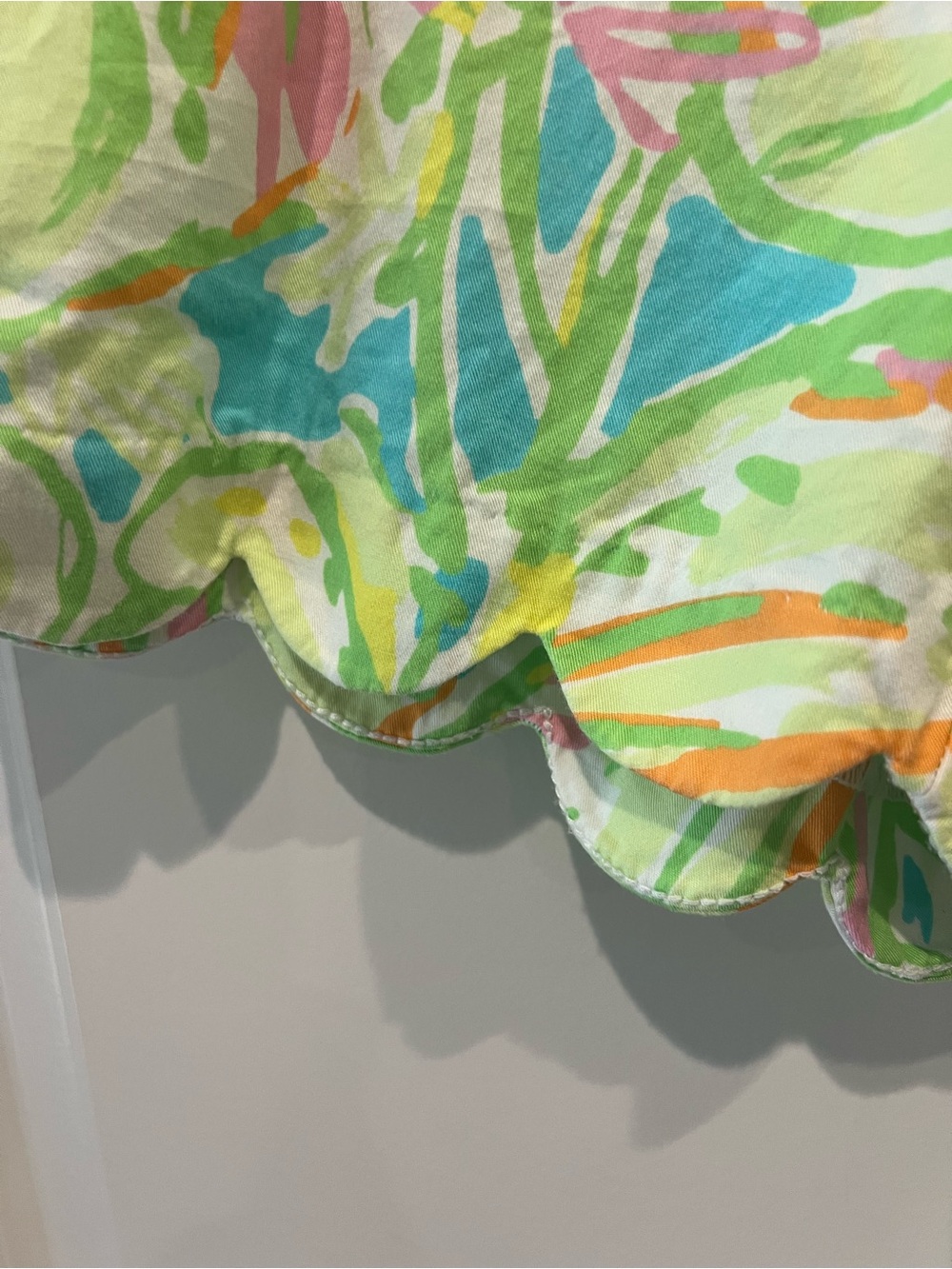Lilly Pulitzer Scallop Hem Tropical Print Shorts Size 4 (The Buttercup Short) - Picture 7 of 16